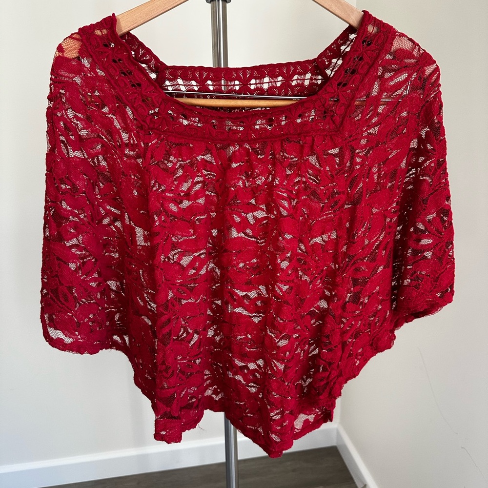 {FREE*} Red lace cropped top or cover up
